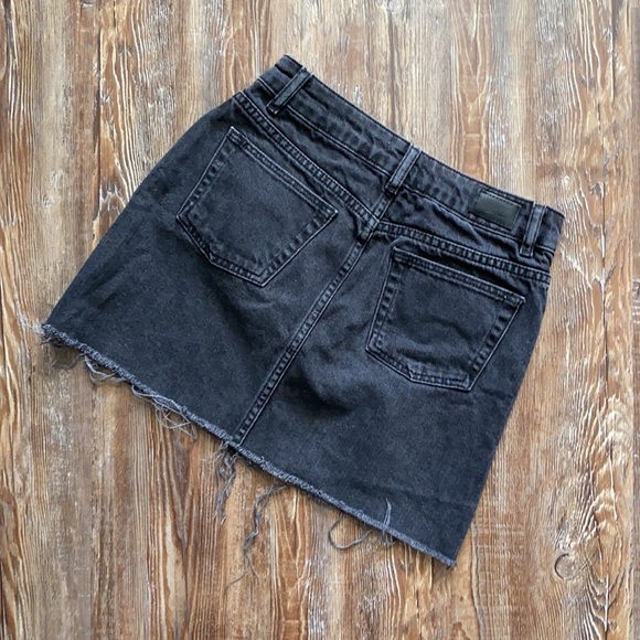 Black Raw Hem Jean Mini Skirt - Picture 4 of 4